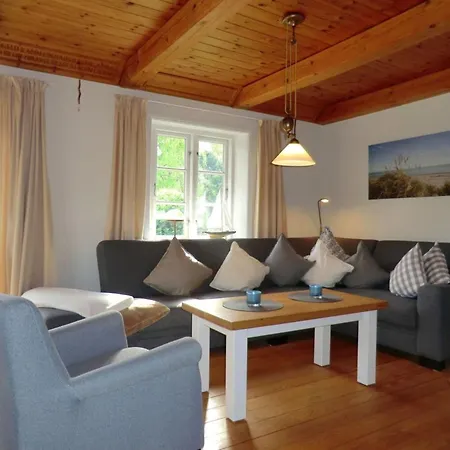 Tatil Evi In With Swimming Pool Nieblum